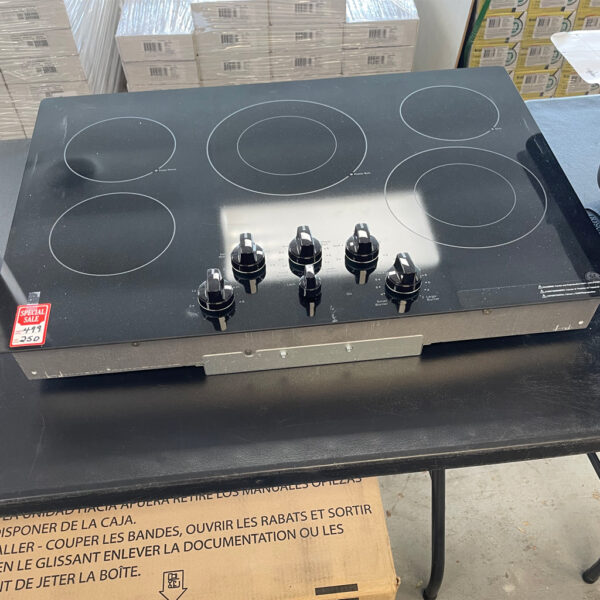 5 element smooth top GE cook top.